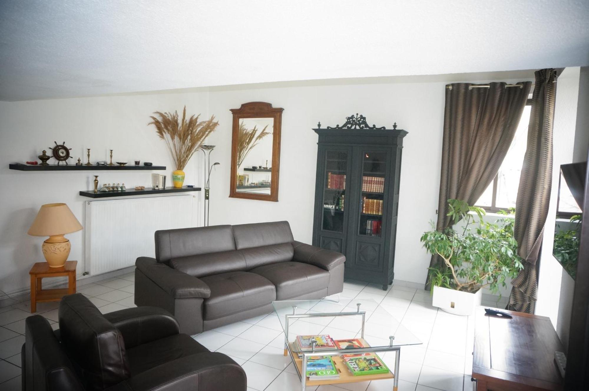 Lacour Apartment *